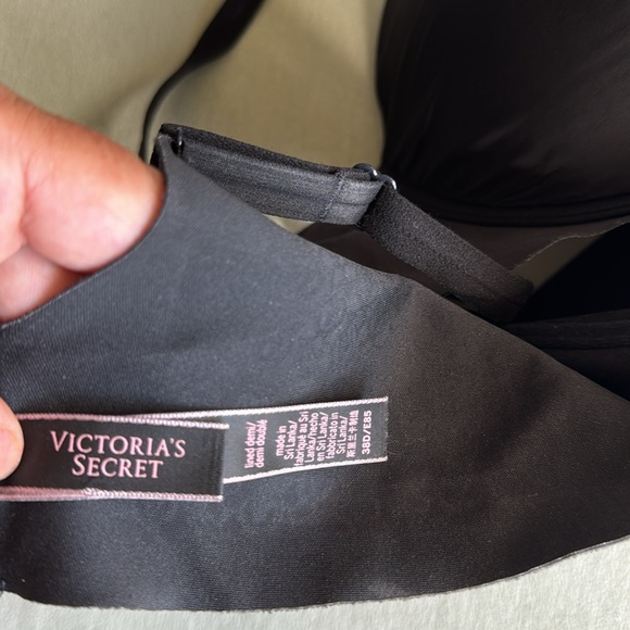 Victoria secret underwire bra - Picture 5 of 5